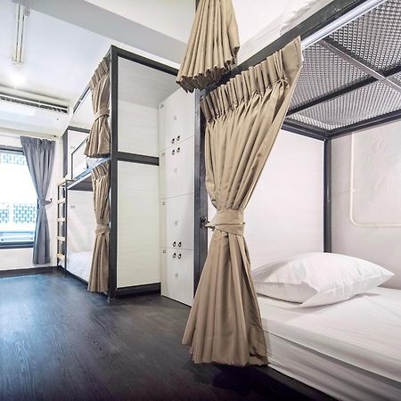 Moon House Hostel Bangkok Bagian luar foto