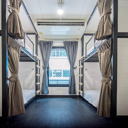 Moon House Hostel Bangkok Bagian luar foto