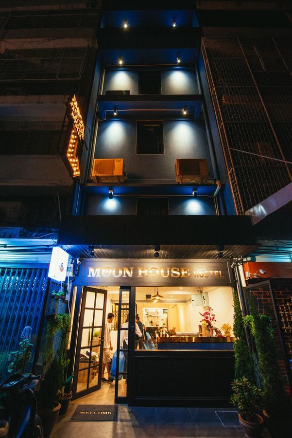 Moon House Hostel Bangkok Bagian luar foto