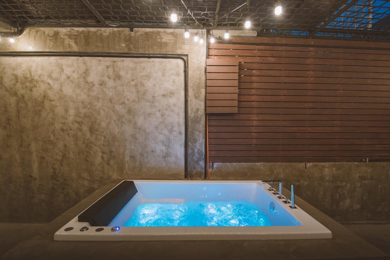 Moon House Hostel Bangkok Bagian luar foto