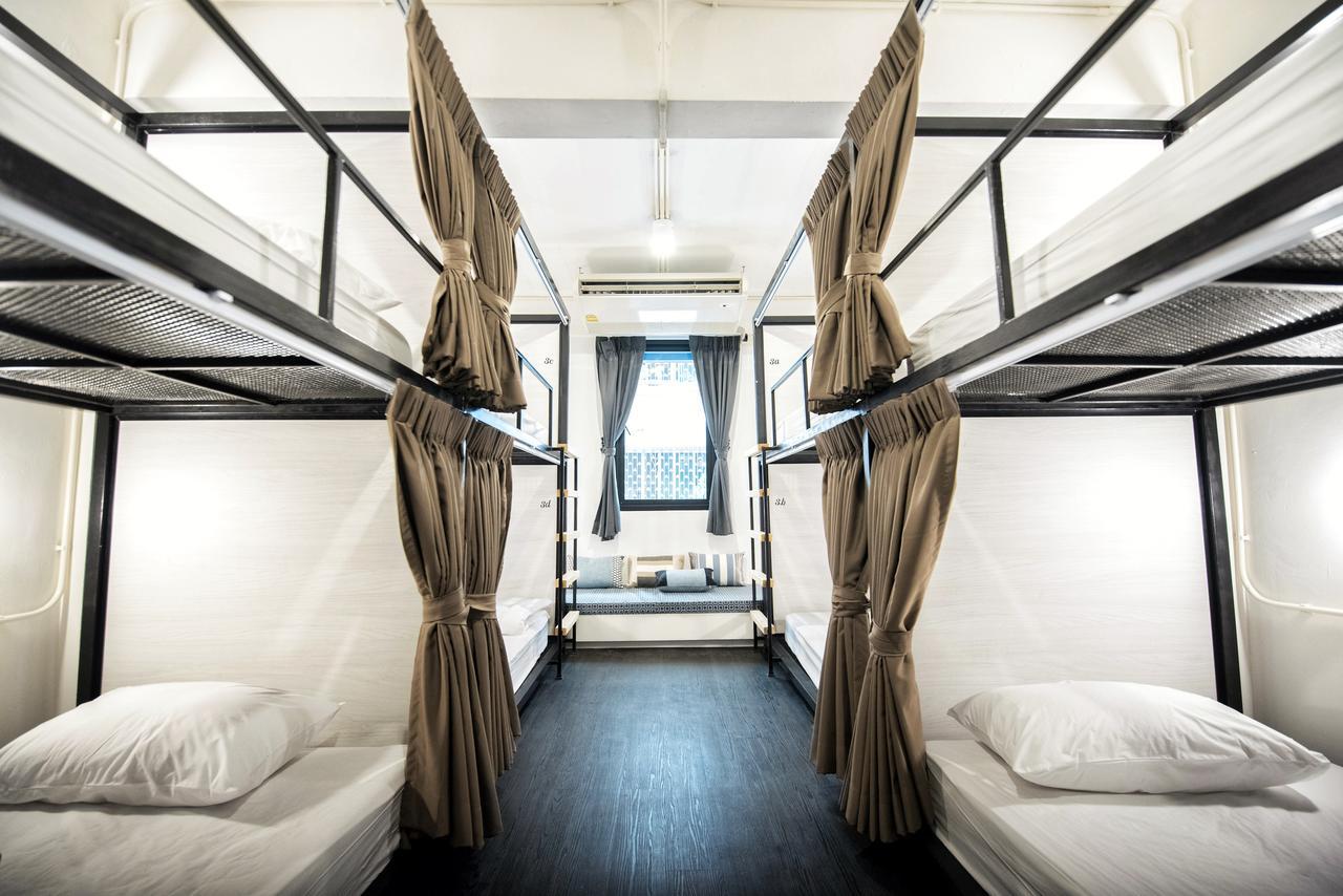 Moon House Hostel Bangkok Bagian luar foto
