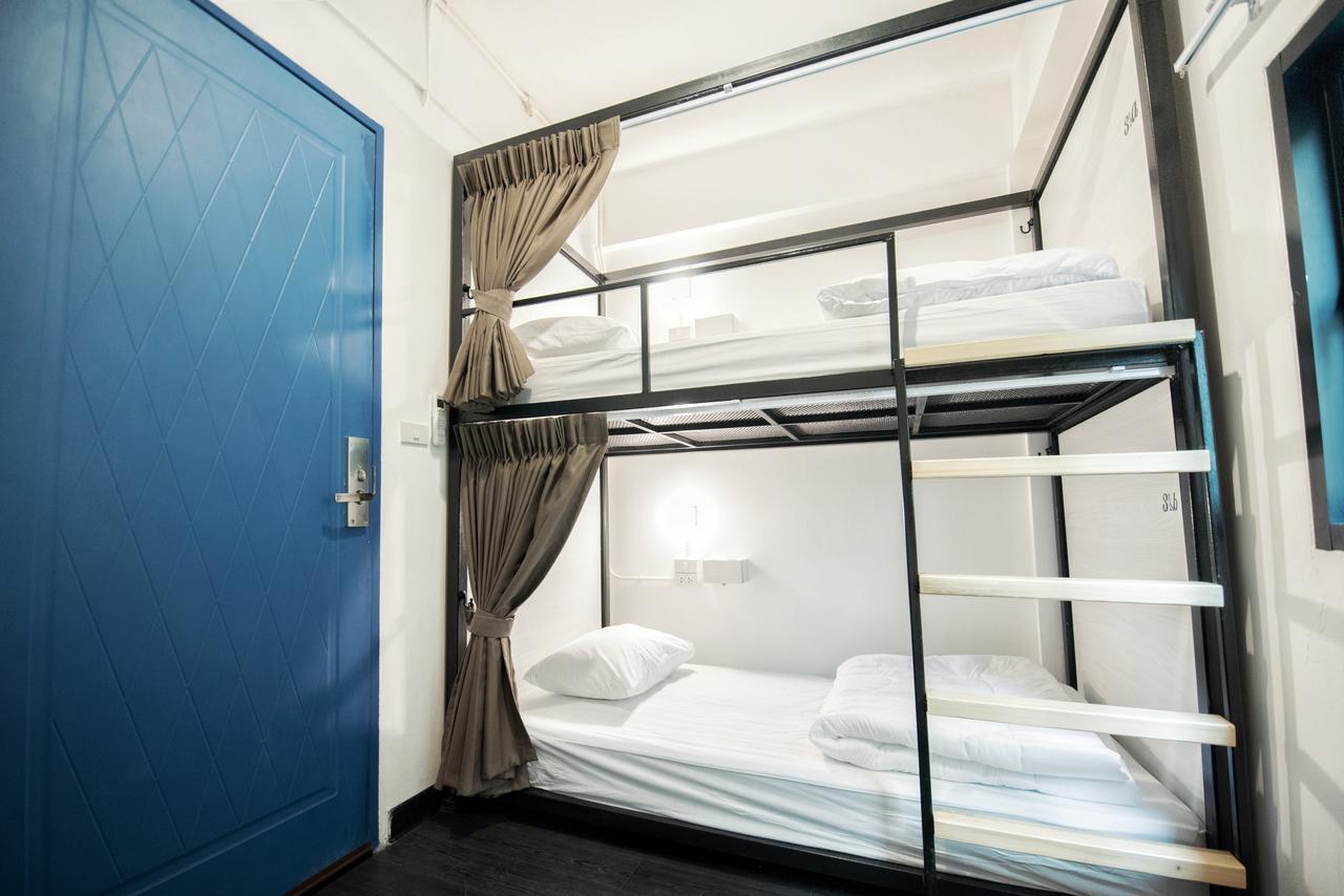 Moon House Hostel Bangkok Bagian luar foto