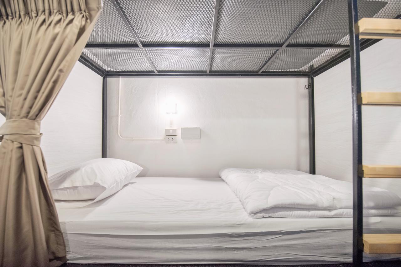 Moon House Hostel Bangkok Bagian luar foto