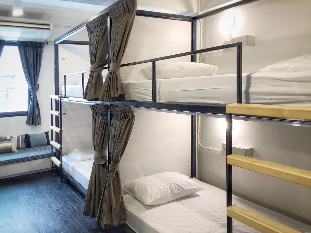 Moon House Hostel Bangkok Bagian luar foto