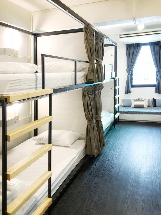 Moon House Hostel Bangkok Bagian luar foto