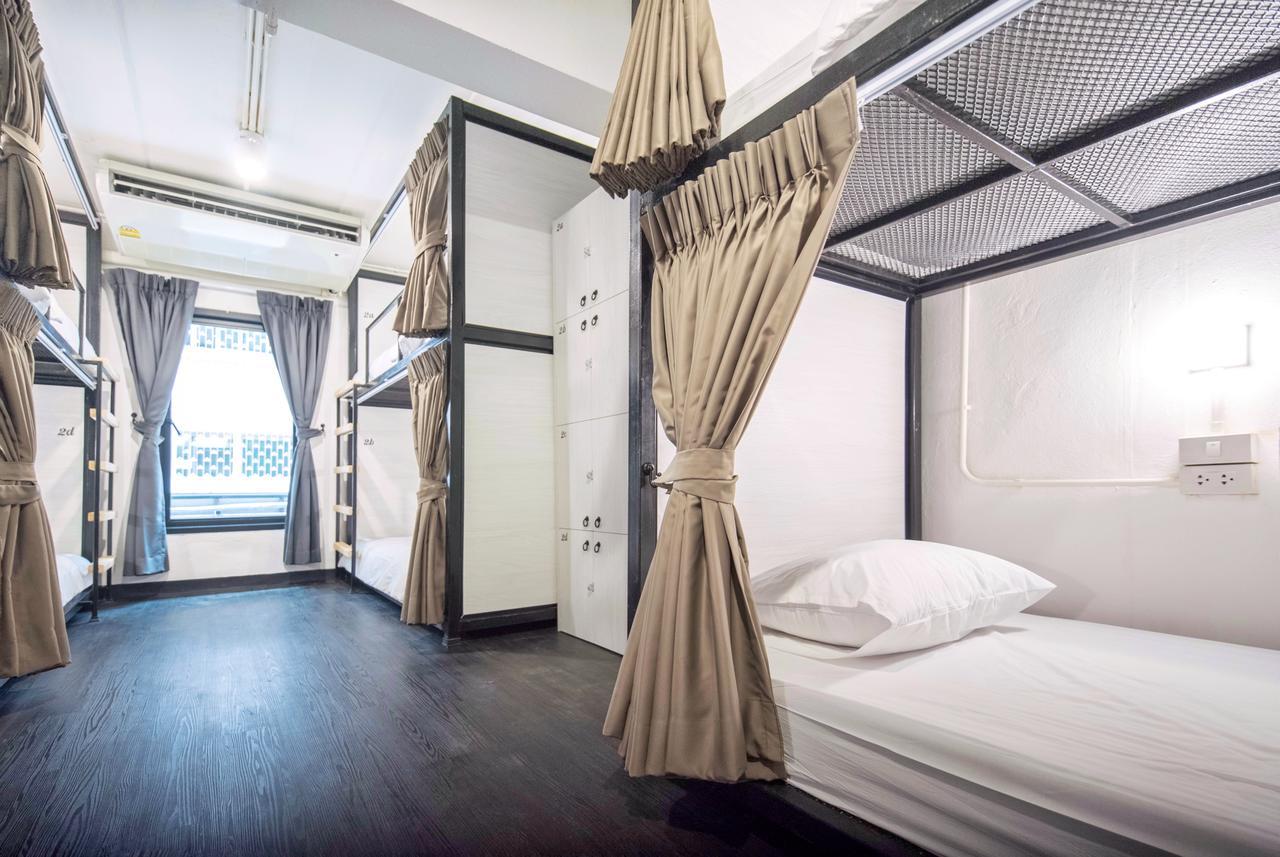 Moon House Hostel Bangkok Bagian luar foto