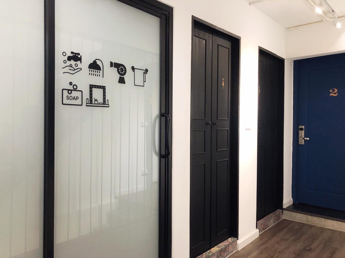 Moon House Hostel Bangkok Bagian luar foto