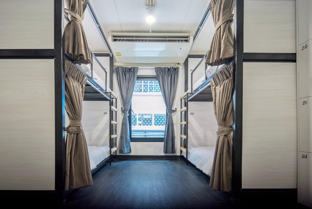 Moon House Hostel Bangkok Bagian luar foto