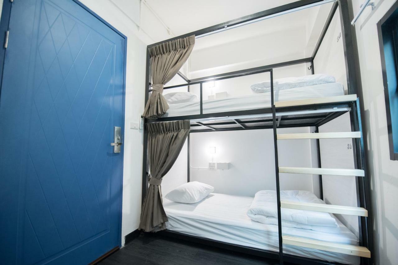 Moon House Hostel Bangkok Bagian luar foto